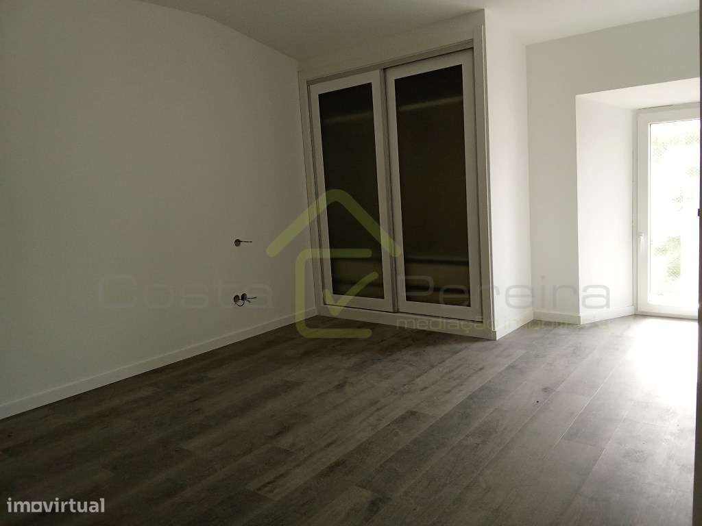 Moradia t3 com espaço exterior a minutos das praias-13