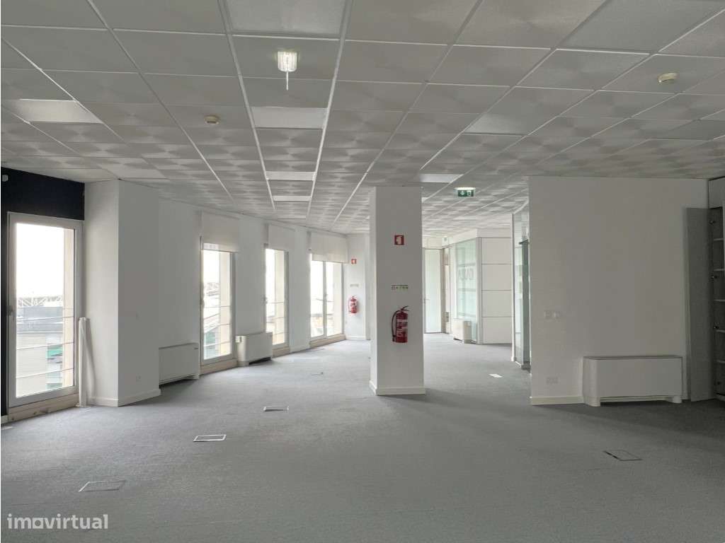 Escritório com 154 m2 na zona Central do Parque das Nações - Grande imagem: 2/14