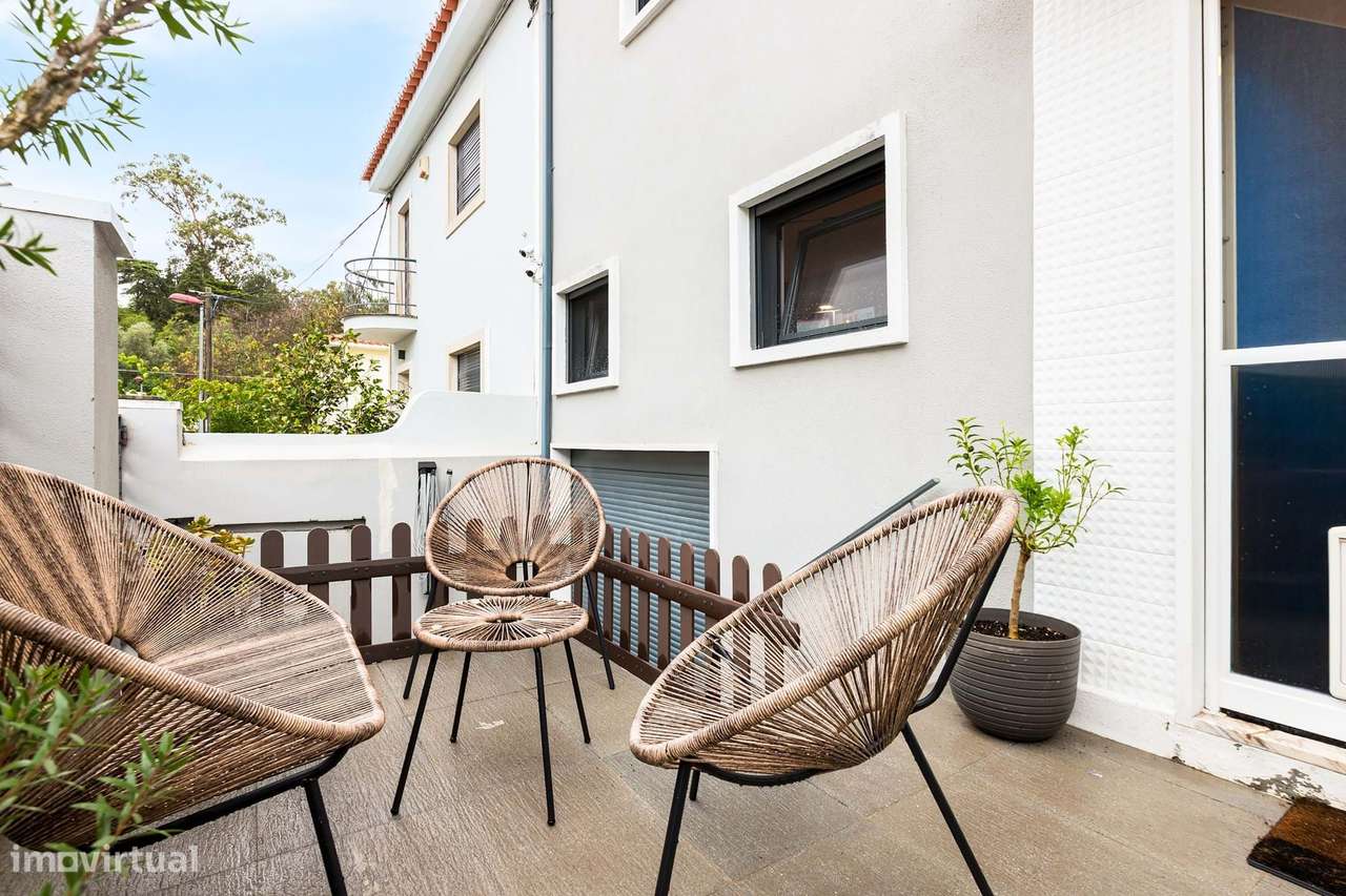 Moradia T4/5 com Piscina no Bairro de Santa Cruz – Benfica, Lisboa-1