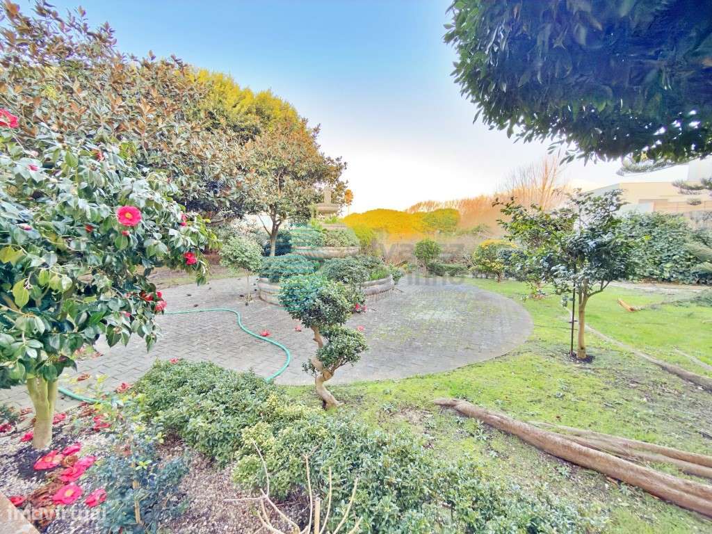 Moradia V5 com terreno com 2075m2, vista de mar-6