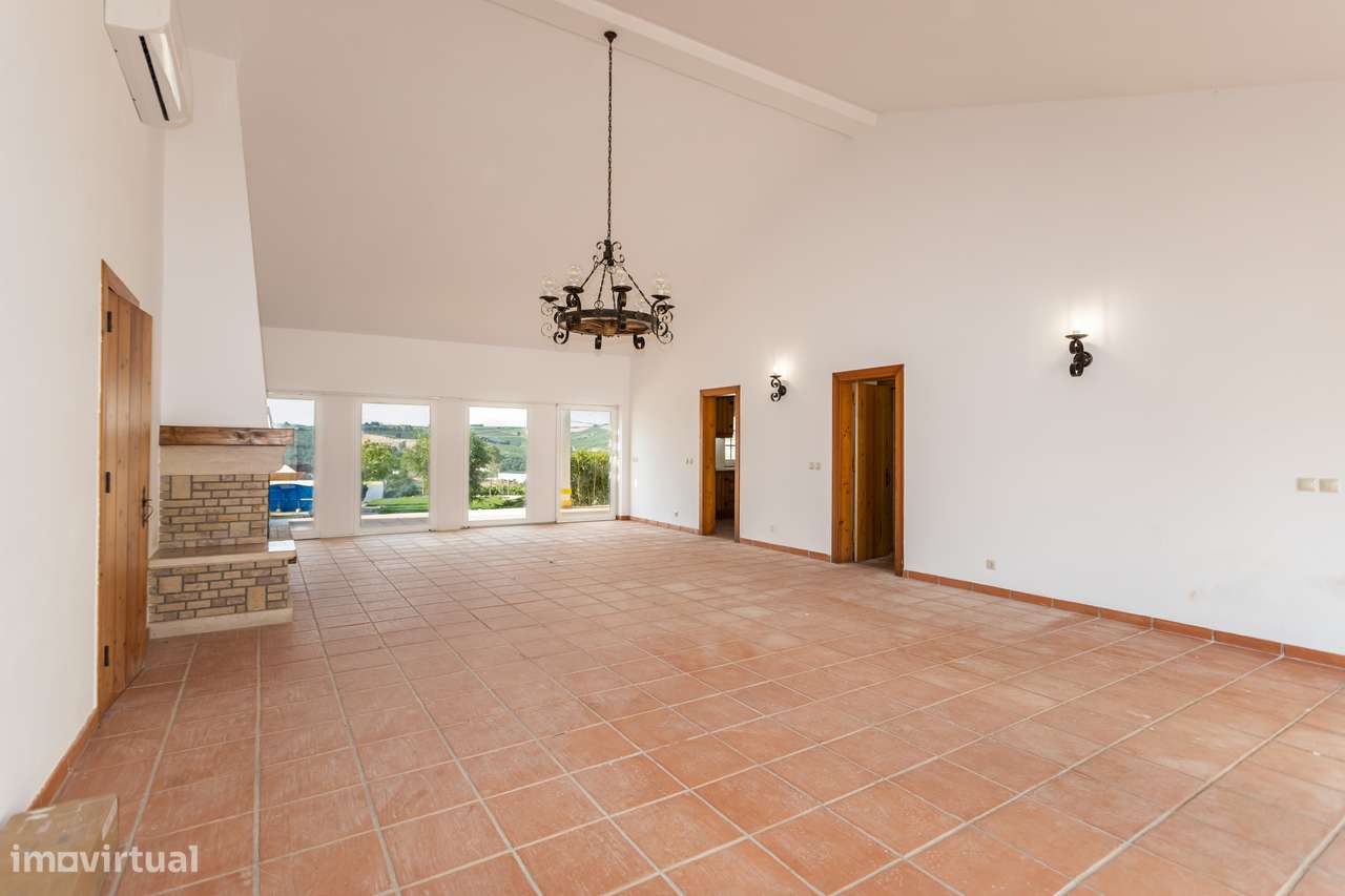 Herdade Exclusiva em Alenquer - Uma Oportunidade Única!-1