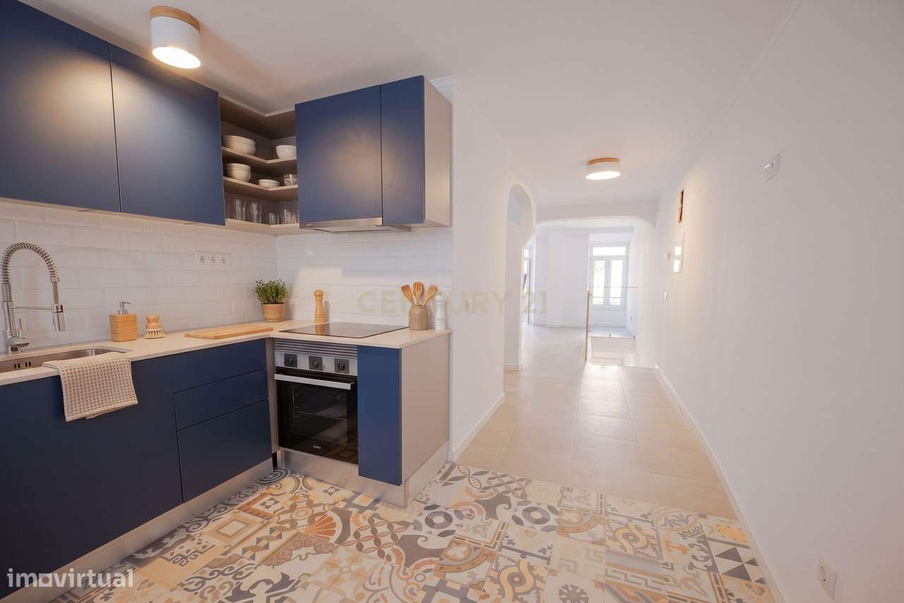 Prédio c/ 2 apartamentos (T1 e T2) com Pátio e Terraço - Centro Histór-34