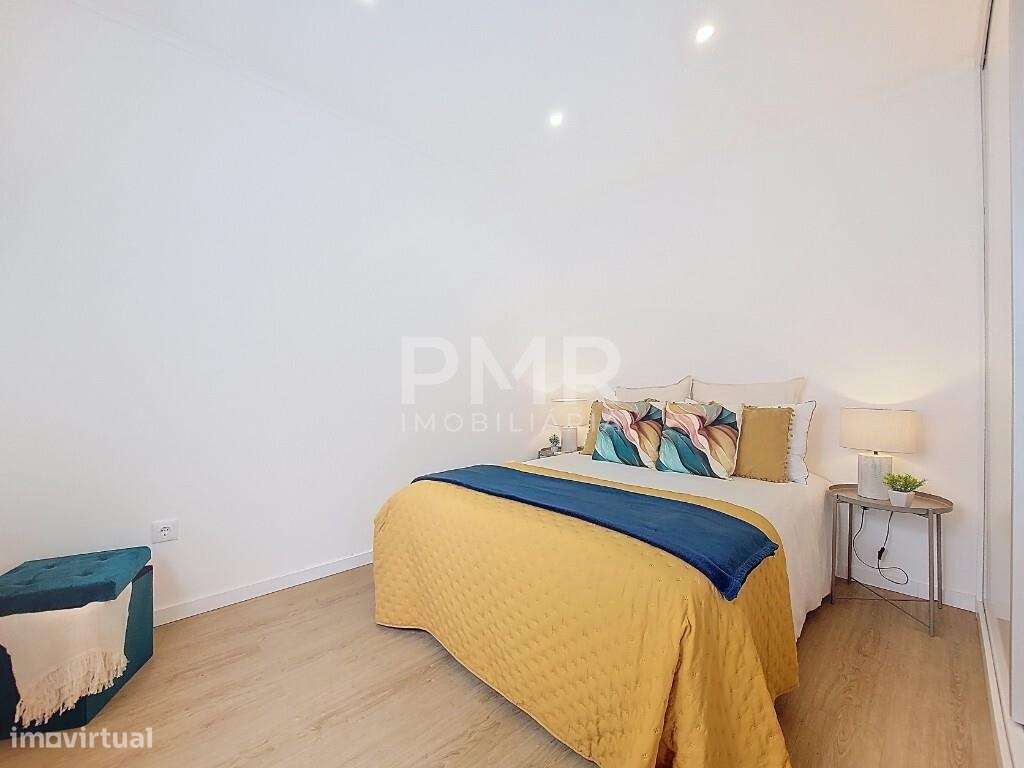 Moradia totalmente renovada com espaço exterior – Vale de Figueira-13