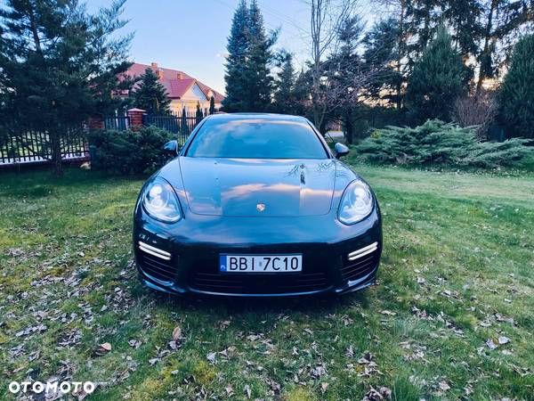 Porsche Panamera Turbo PDK - 3