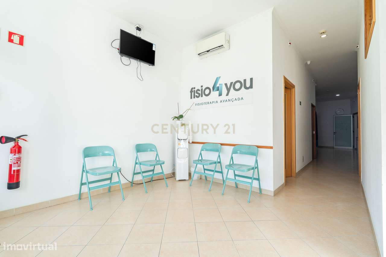 LOJA COM TERRAÇO PRIVATIVO E POTENCIAL PARA HABITAÇÃO! - Grande imagem: 5/15