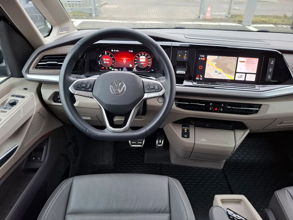 Salon PL Gwarancja fabryczna PHEV 218KM Panorama DCC Sam parkuje L2