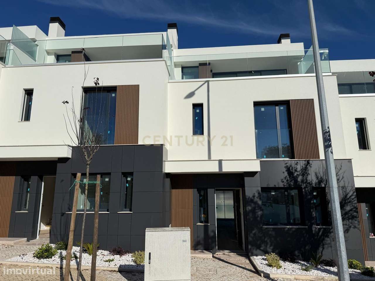 Moradia em Banda T3+1|Garagem|Terraço|Loures - Grande imagem: 4/10