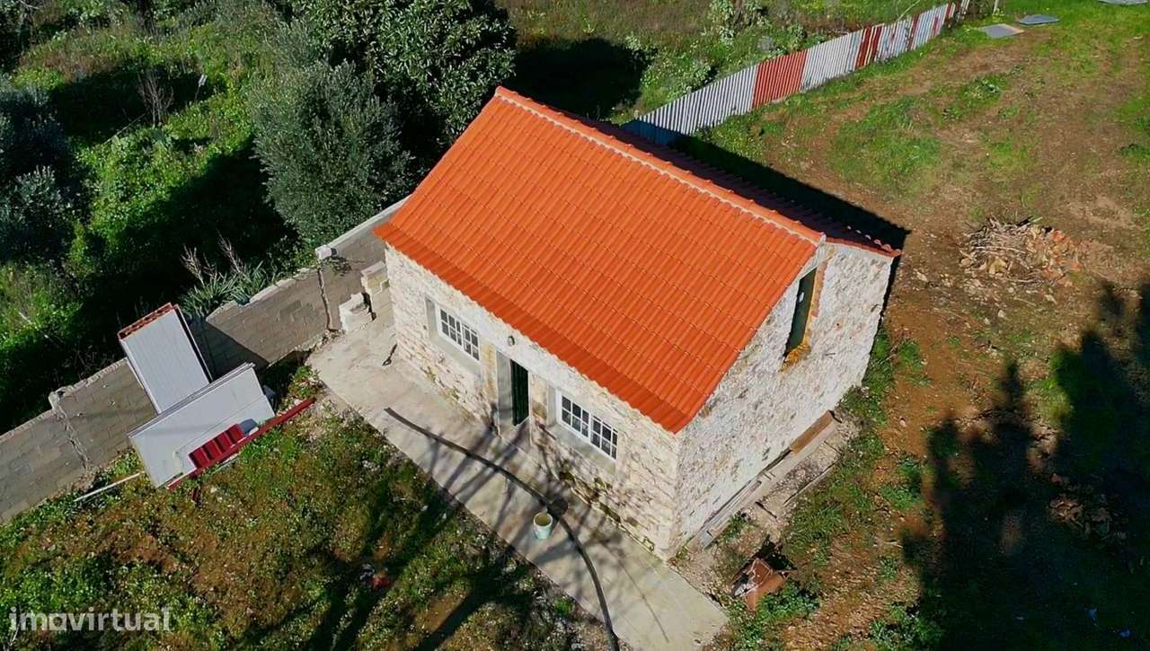 Anexo em pedra para restaurar num terreno de 4240 m2 - Grande imagem: 3/35