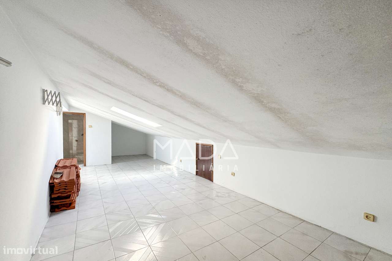 Apartamento T2+1 (último piso) c/sótão no centro histórico de Braga-24