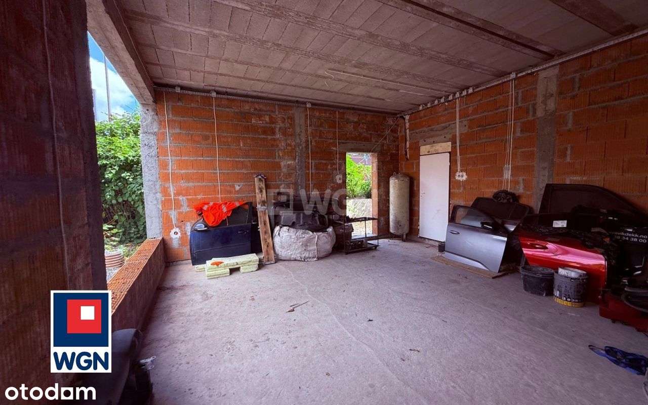 Budynek handlowo-usługowy z częścią mieszkalną sta-16