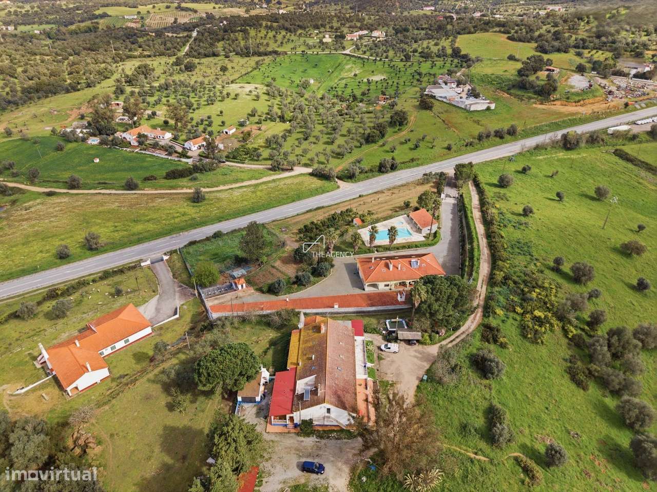 Moradia, 802 m², Nossa Senhora da Vila, Nossa Senhora do Bispo e Silveiras - Grande imagem: 4/32