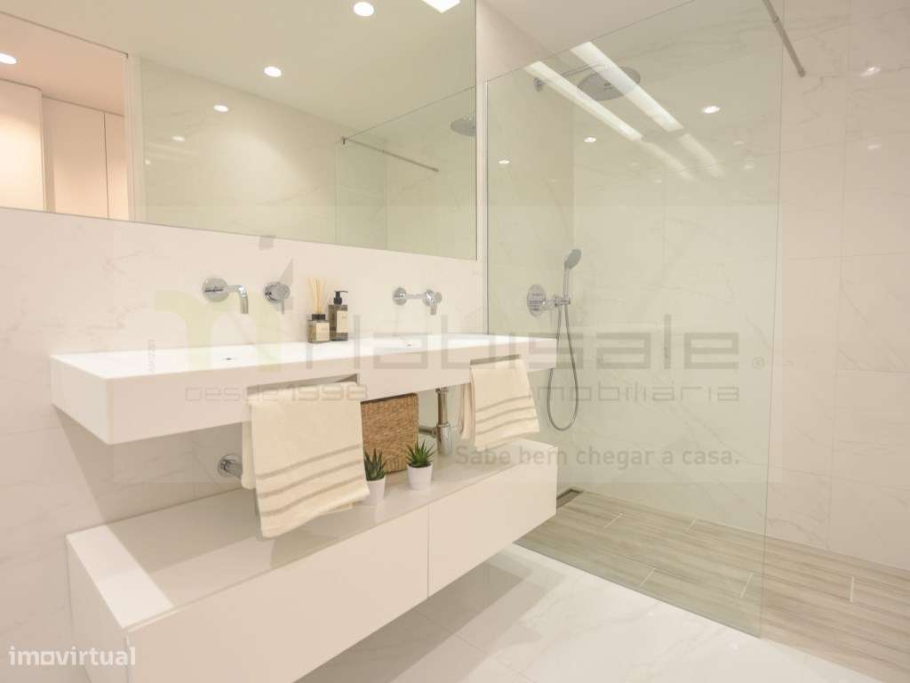 T3 em Condomínio Privado com Piscina no Centro de Famões-18