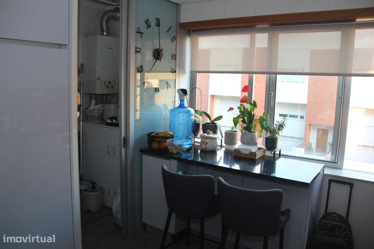 Apartamento T3 com 2 frentes na Maia-15