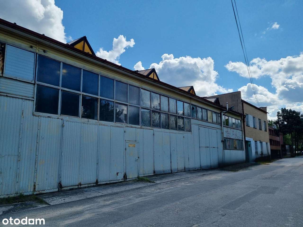 Na sprzedaż hala z biurowcem-2