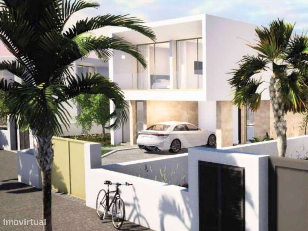 Moradia T3 com jardim, piscina e vista para a Serra de Sintra - Grande imagem: 2/44