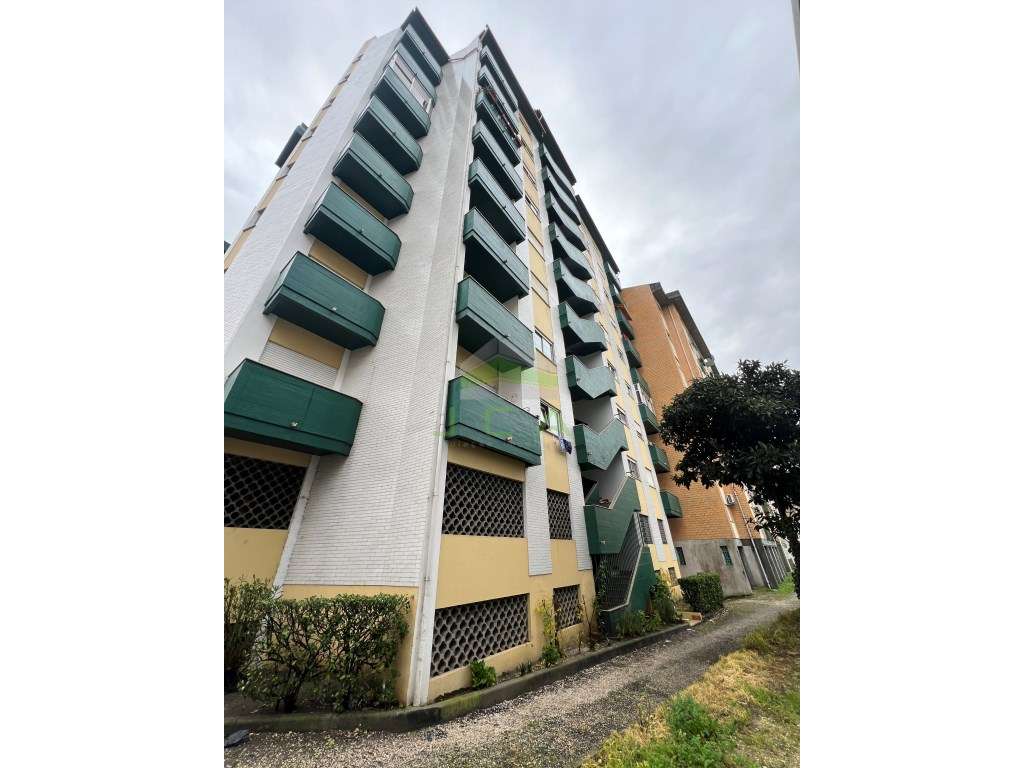 Garagem fechada com acesso exterior - Grande imagem: 2/8