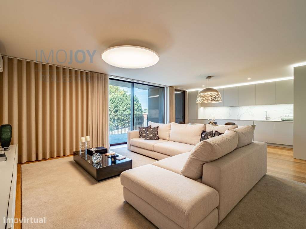 Apartamento T4 Novo com Varanda em Vila Nova de Gaia-1