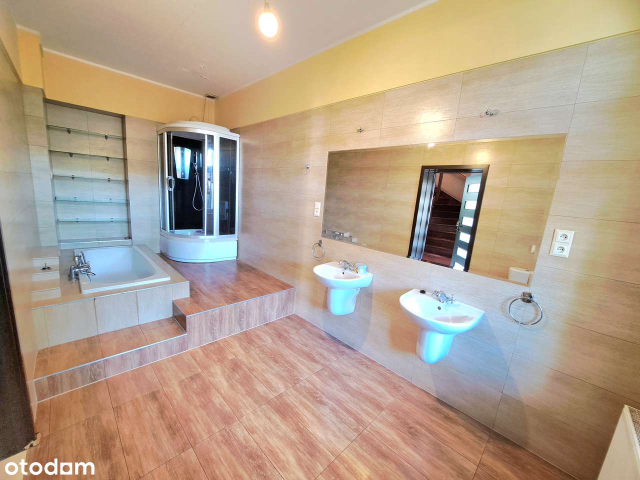 Przestronny dom z garażem i ogrodem w mieście-3