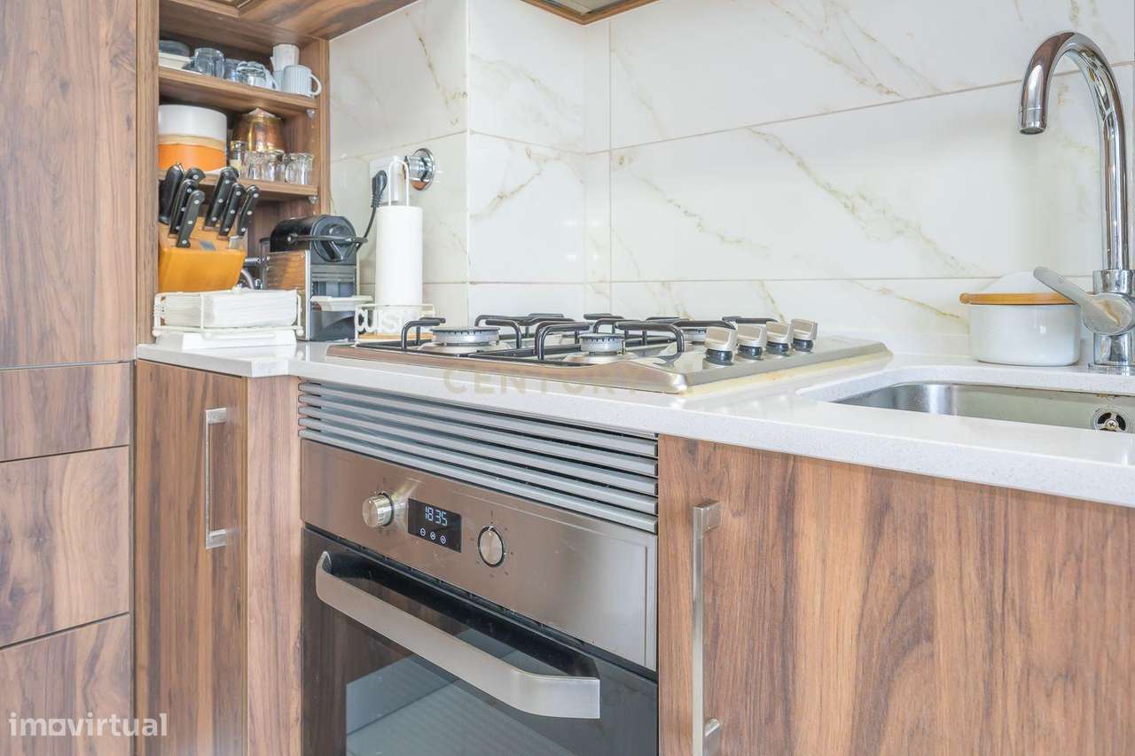 Apartamento Único com 268m2 no Último Andar com Terraço Extraordinário-13