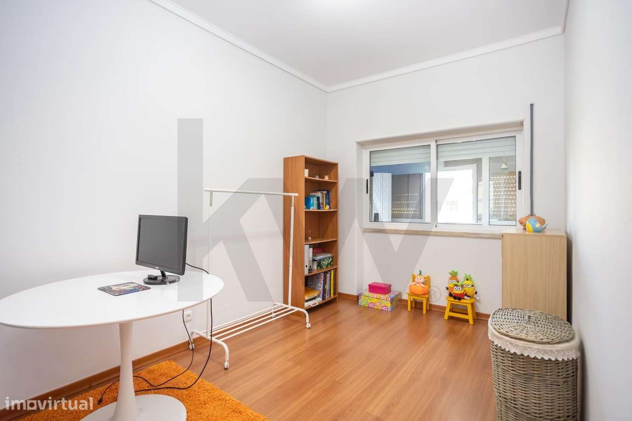 Apartamento T3 no Laranjeiro, Almada – Potencial Único e Localização P-4