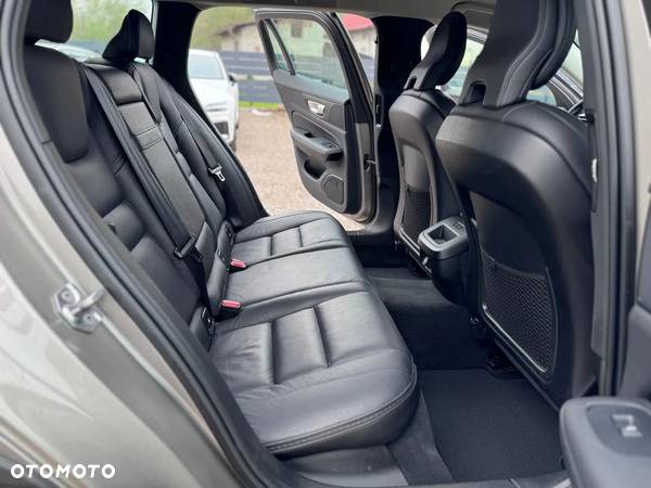 Volvo V60 Cross Country D4 AWD Geartronic Pro - 12