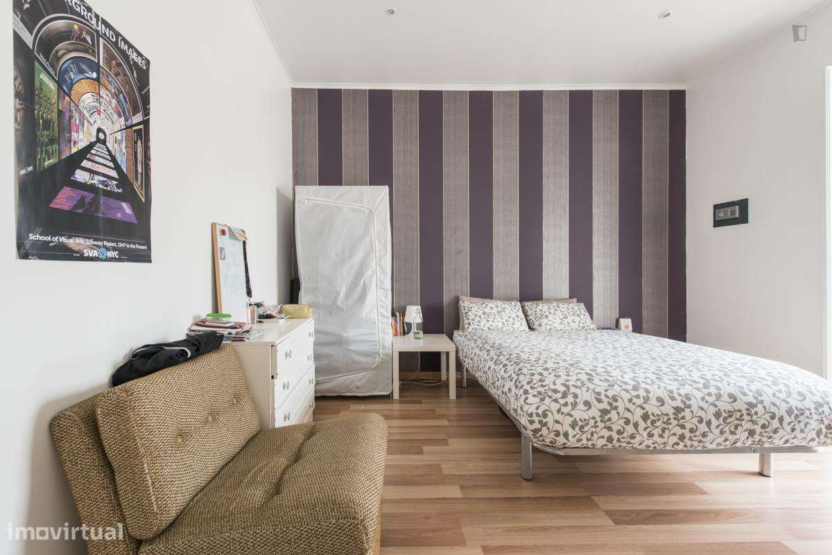 Quarto - localizado em Anjos Lisbon - Grande imagem: 4/9