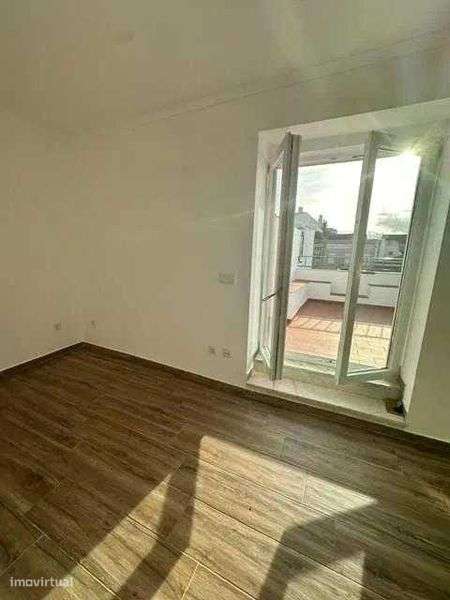 Moradia V4 Palmela Totalmente Remodelada Estrear Semi Equip.C\Terraço - Grande imagem: 4/12