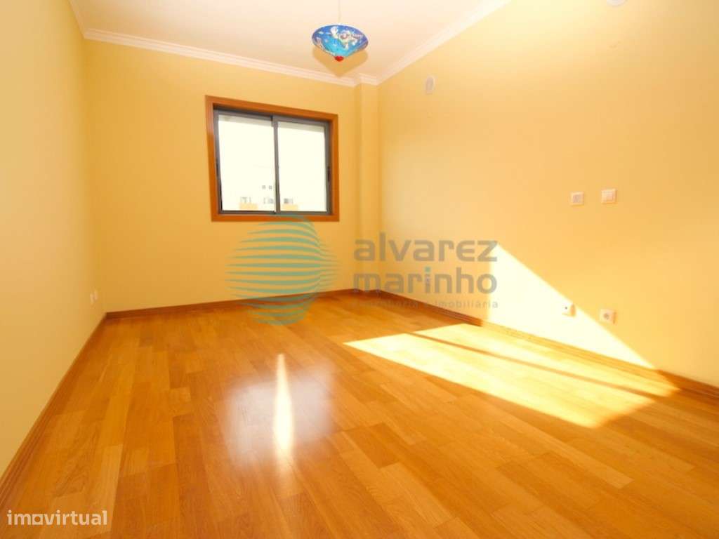Apartamento T4, com 3 lugares de estacionamento, Parque das Nações-17