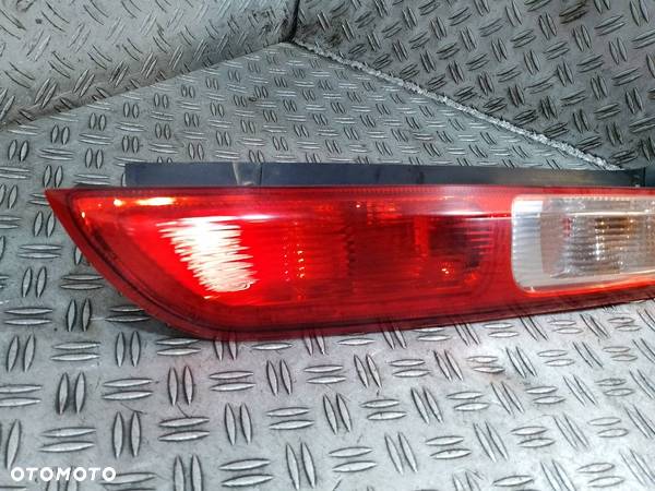 LAMPA TYLNA PRAWA FORD FOCUS II HATCHBACK - 6