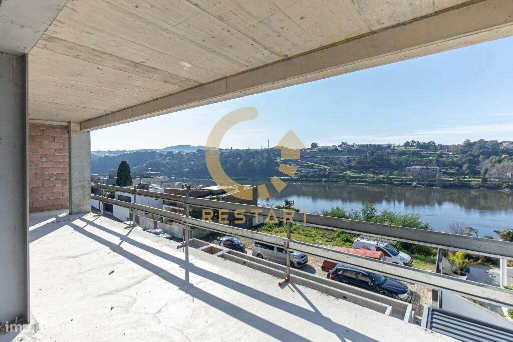 Moradia T4 de Luxo com Vistas Deslumbrantes sobre o Rio Douro-35