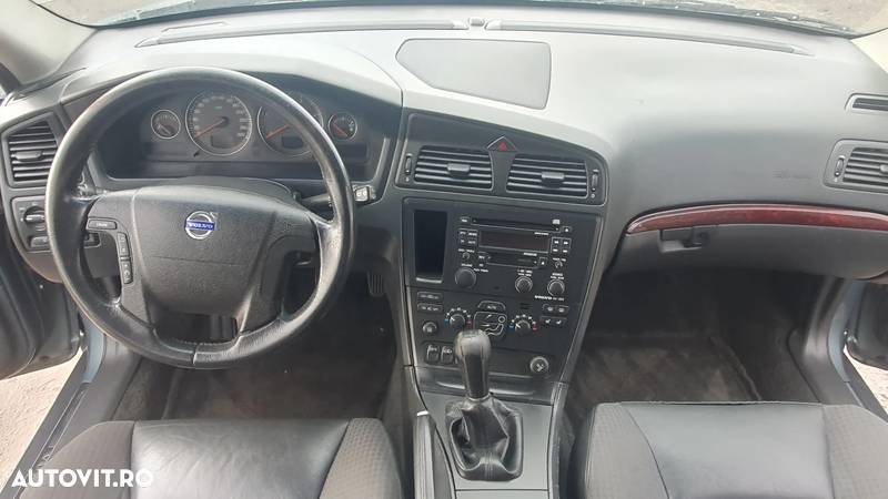 Volvo V70 2.4 D Momentum - 12