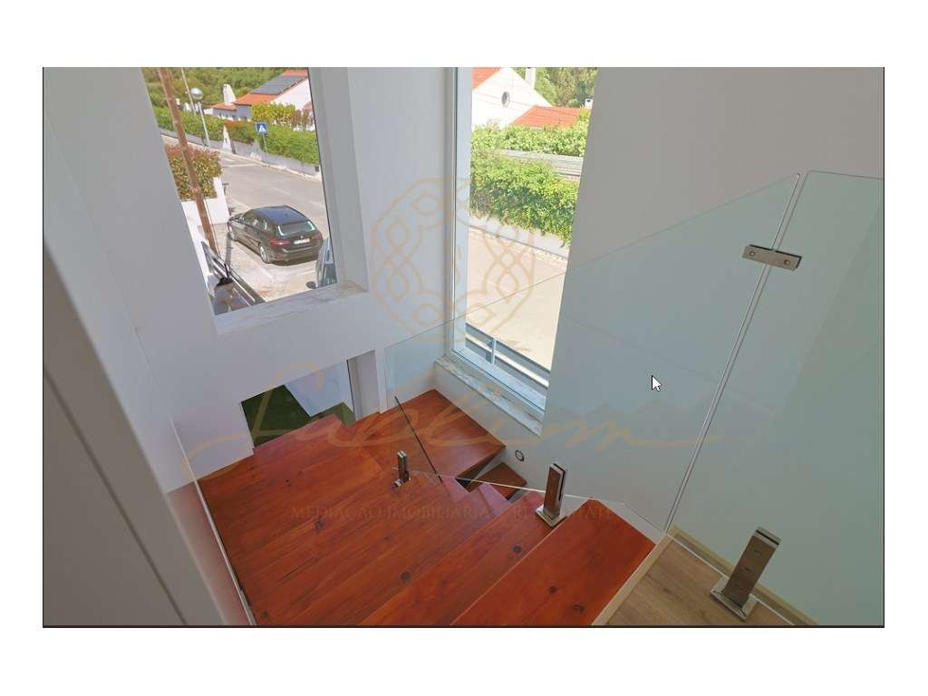Moradia Nova com 4 Assoalhadas, Garagem Box e Piscina!-23
