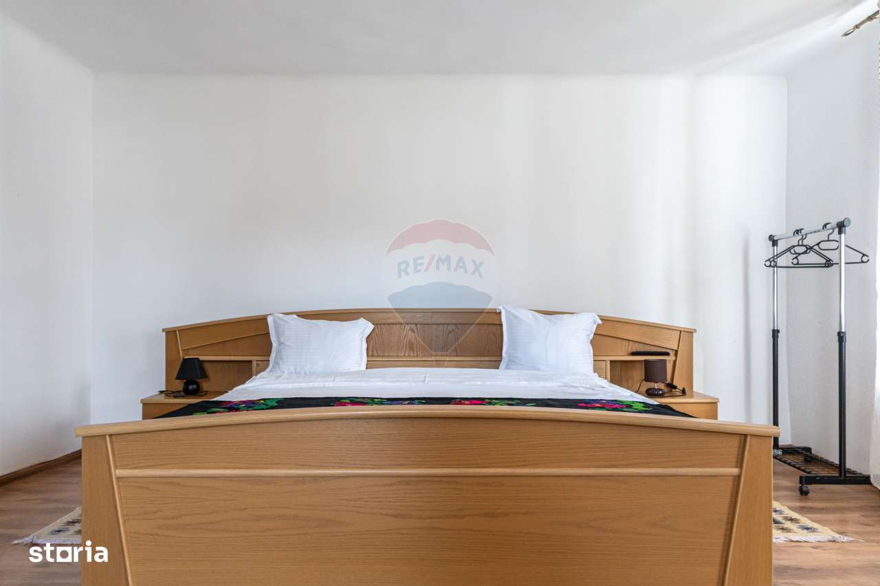 Casă / Vilă cu 7 camere de vânzare-5