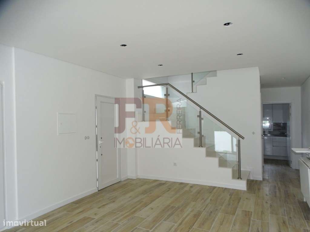 Moradias Geminada DuplexT3 com Pérgola. Pinhal do General. Fernão F...-23