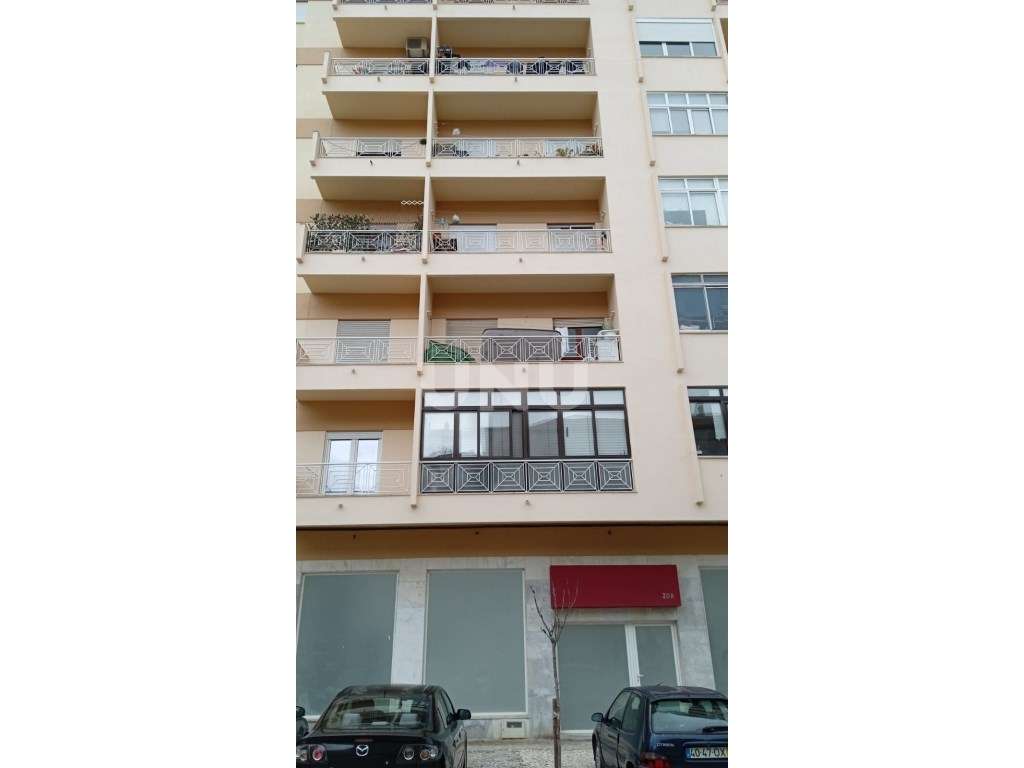 Loja com terraço transformada em habitação - Grande imagem: 4/10