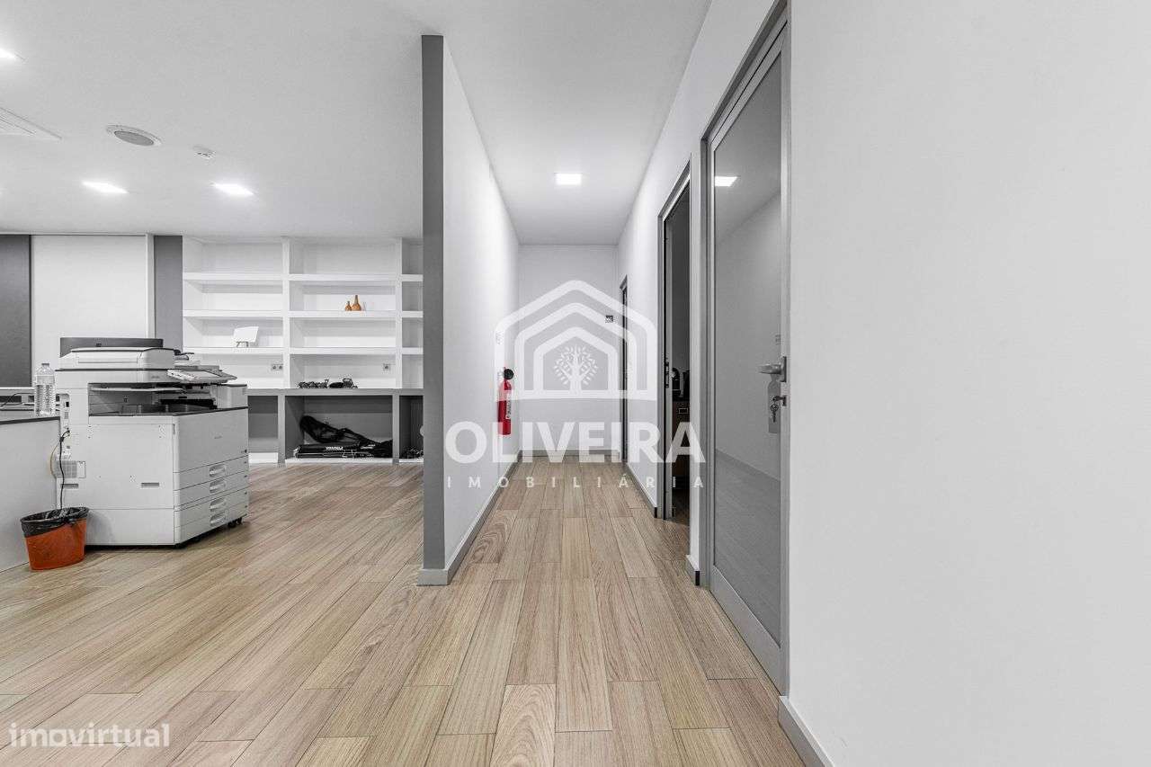 Pavilhão com escritórios - Maximinos, Braga-11