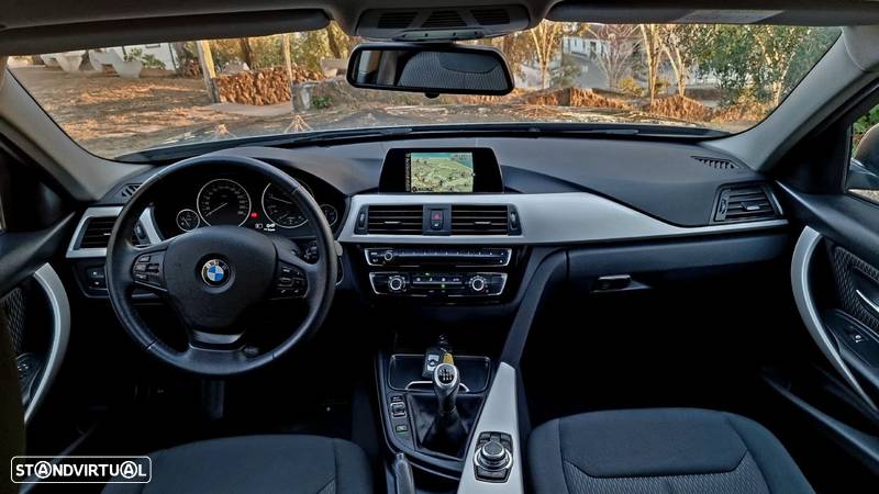 BMW 318 d Touring Advantage - 16