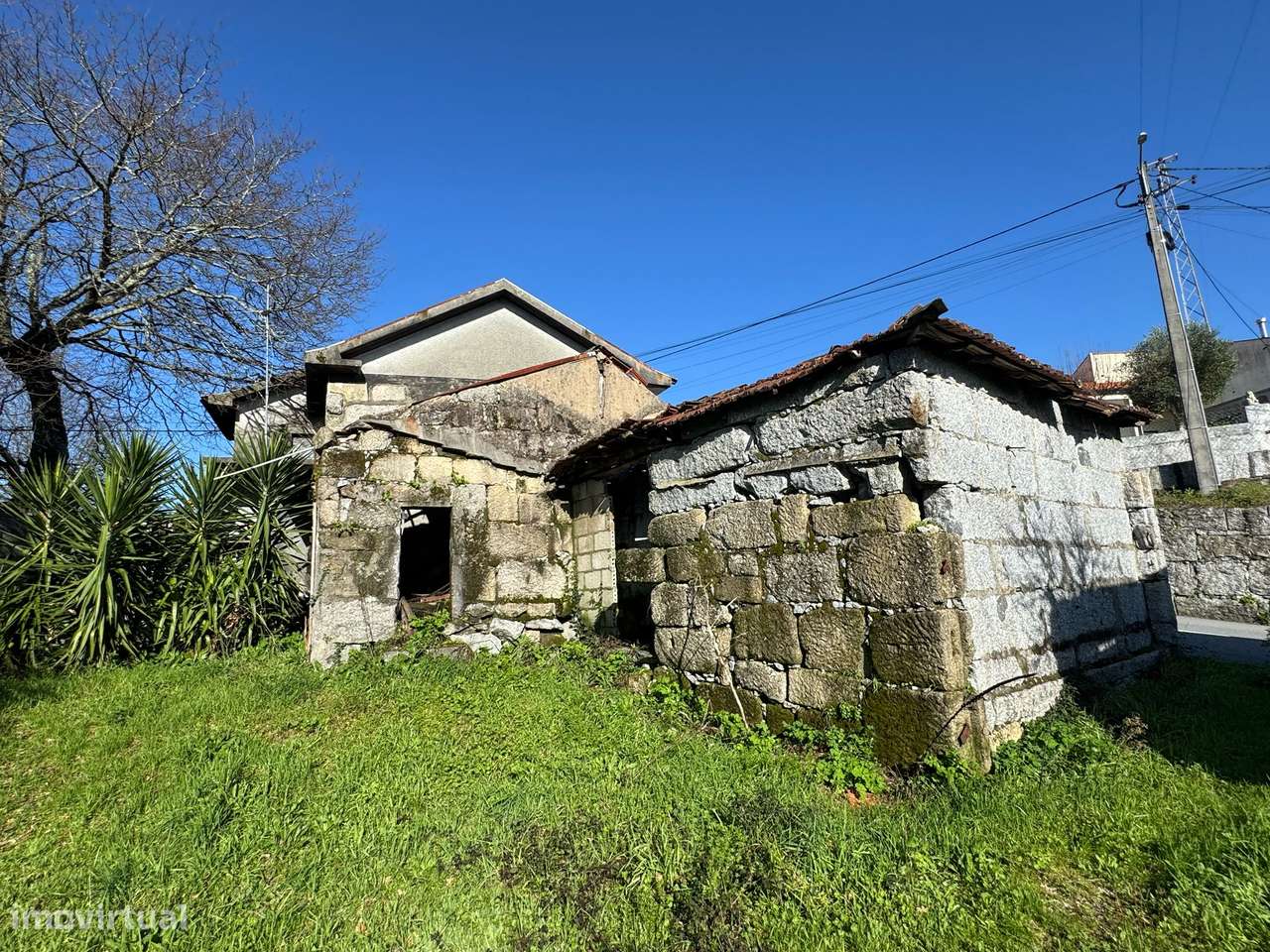 Venda de 3 moradias em conjunto e dois terrenos rústicos - Fafe, Braga-0