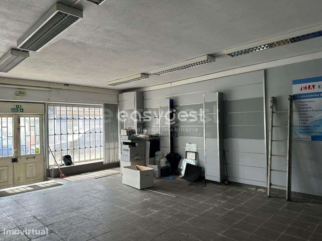 Prédio urbano a apenas 2 minutos do comboio de Alverca do Ribatejo - Grande imagem: 5/12