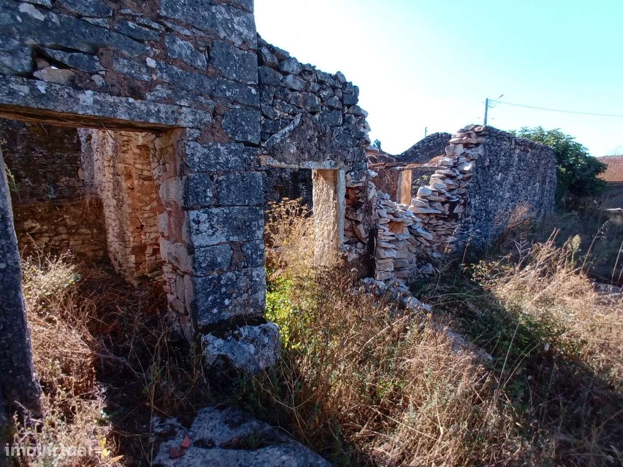 Moradia em ruina com terreno em Maxieira-5