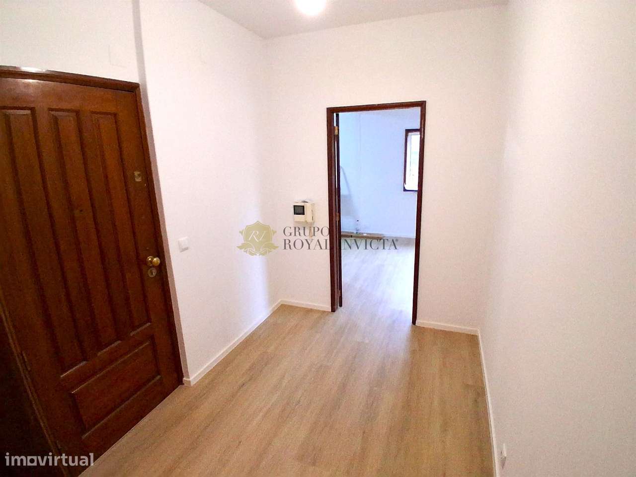 Apartamento T2 Renovado com Garagem e Metro à Porta – Rio Tinto - Grande imagem: 2/22