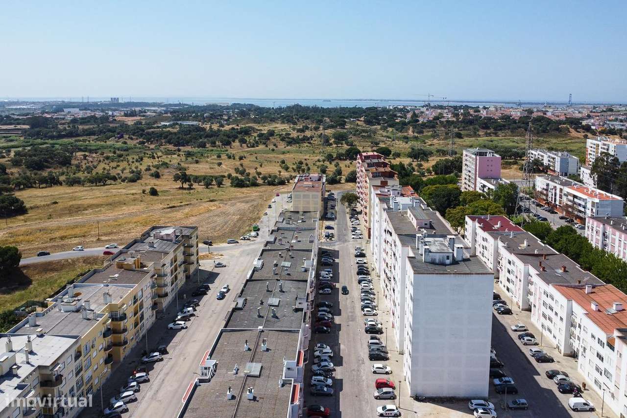 T2 com Vista Panorâmica sobre Setúbal | Excelente Localização-24