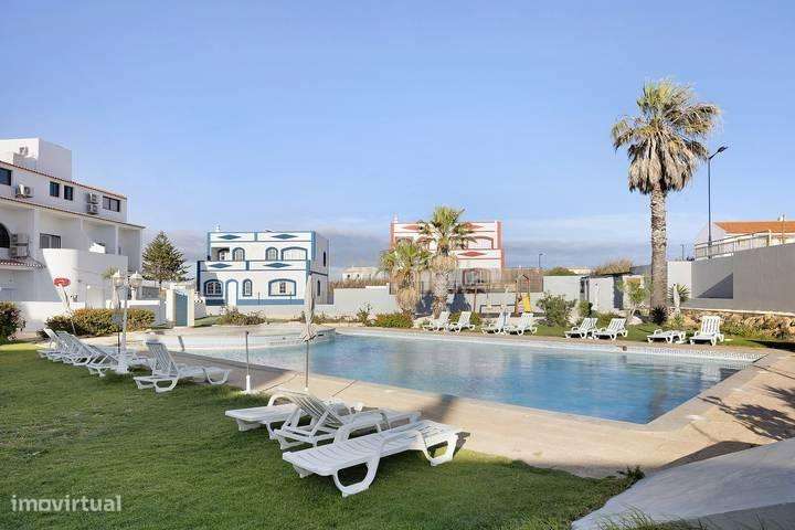 Apartamento T2 em Condomínio Fechado 2º Andar com Elevador com Piscina-17