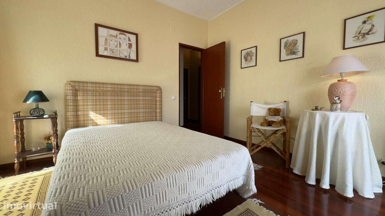 Moradia T6 - 220m2 - 3 pisos - 2 garagens - Barro - Pinheiro de Loures-31