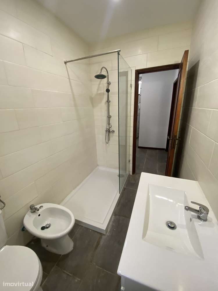 Arrenda-se T2 totalmente renovado - Grande imagem: 4/8