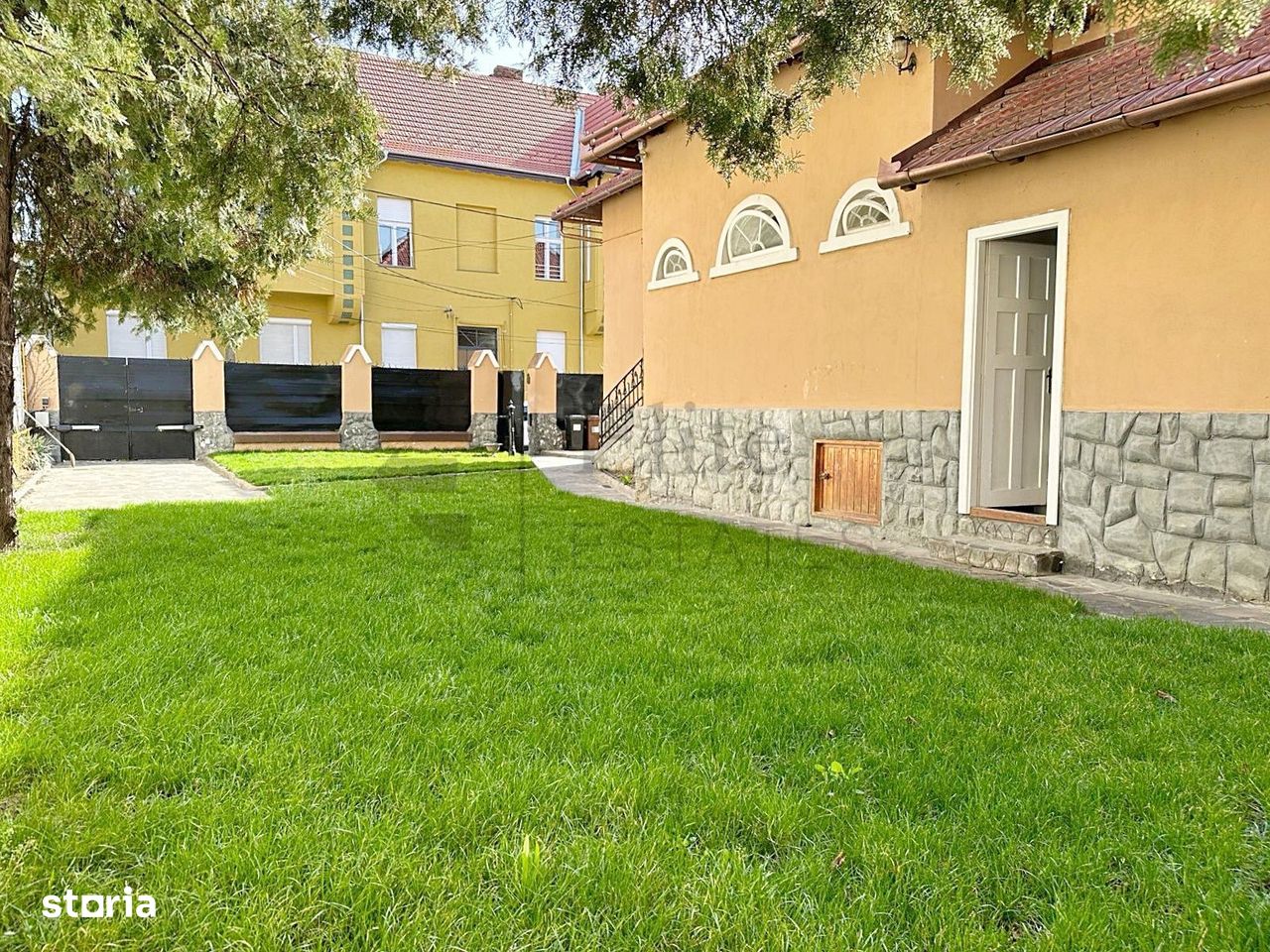 Casa singura in curte ultracentral in Oradea - Imagine principală: 1/12