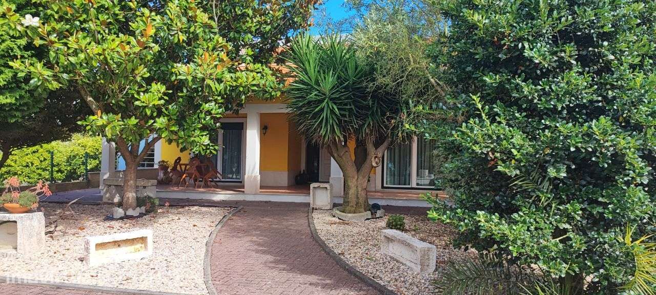 Moradia com 6 quartos, piscina e  Quinta envolvente em FEBRES-17