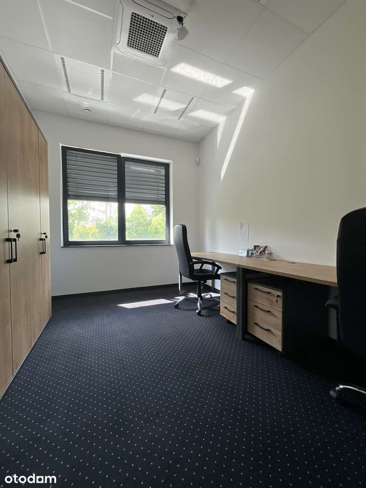 Budynek biurowo-magazynowy z miejscami parkingowymi-5