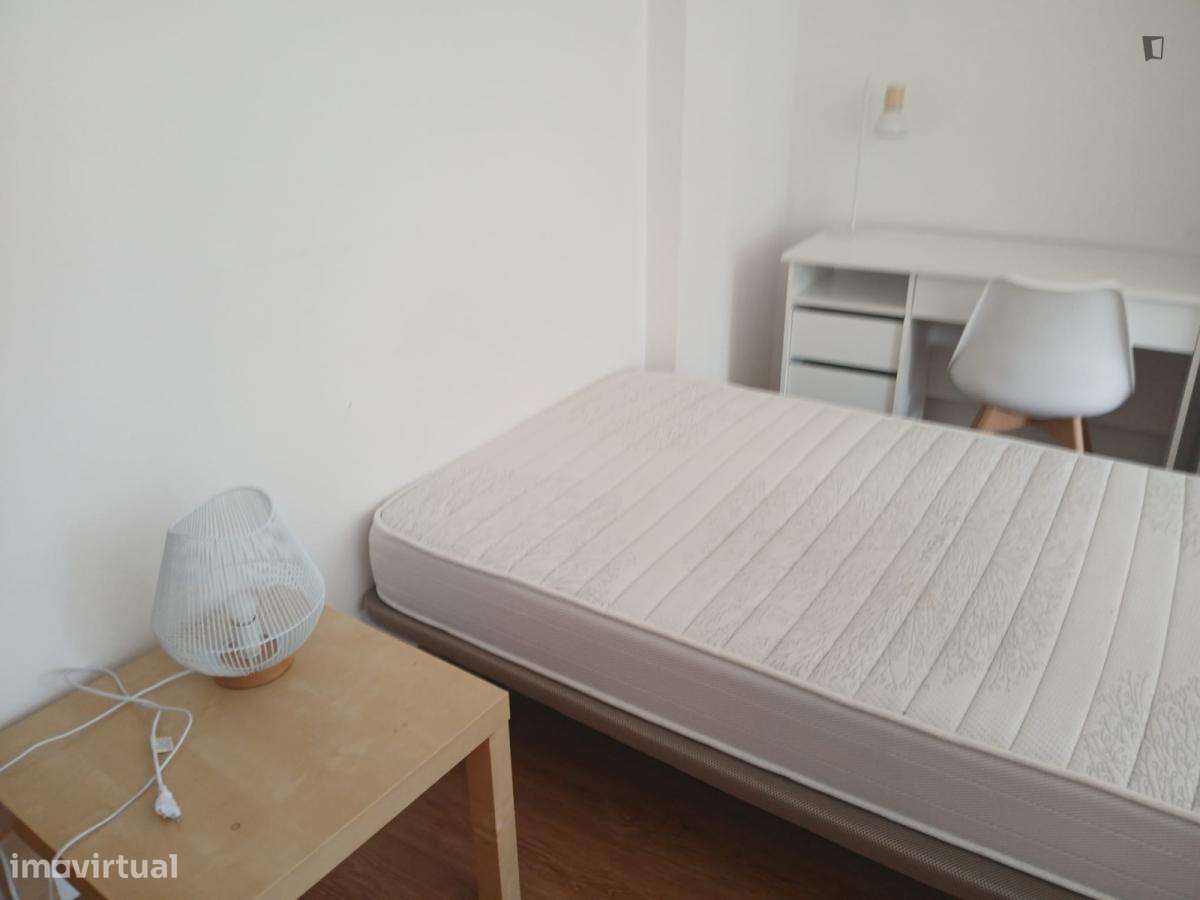 Quarto - localizado em Alta Universitária Coimbra - Grande imagem: 3/10