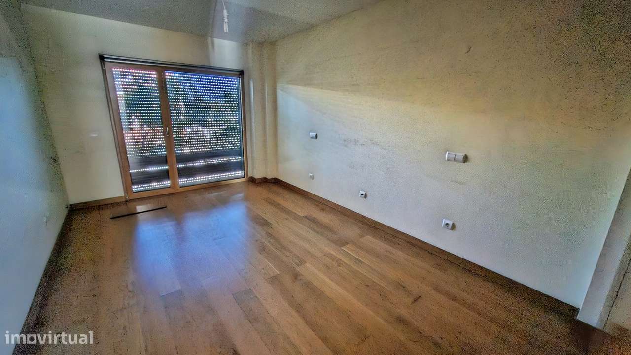 Apartamento T3 212m2  lugar garagem e arrecadação Santo Andre-Barreiro-12